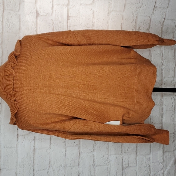 Stitch and Knot Collard Mimimalist Neutral Sweater - Picture 5 of 11
